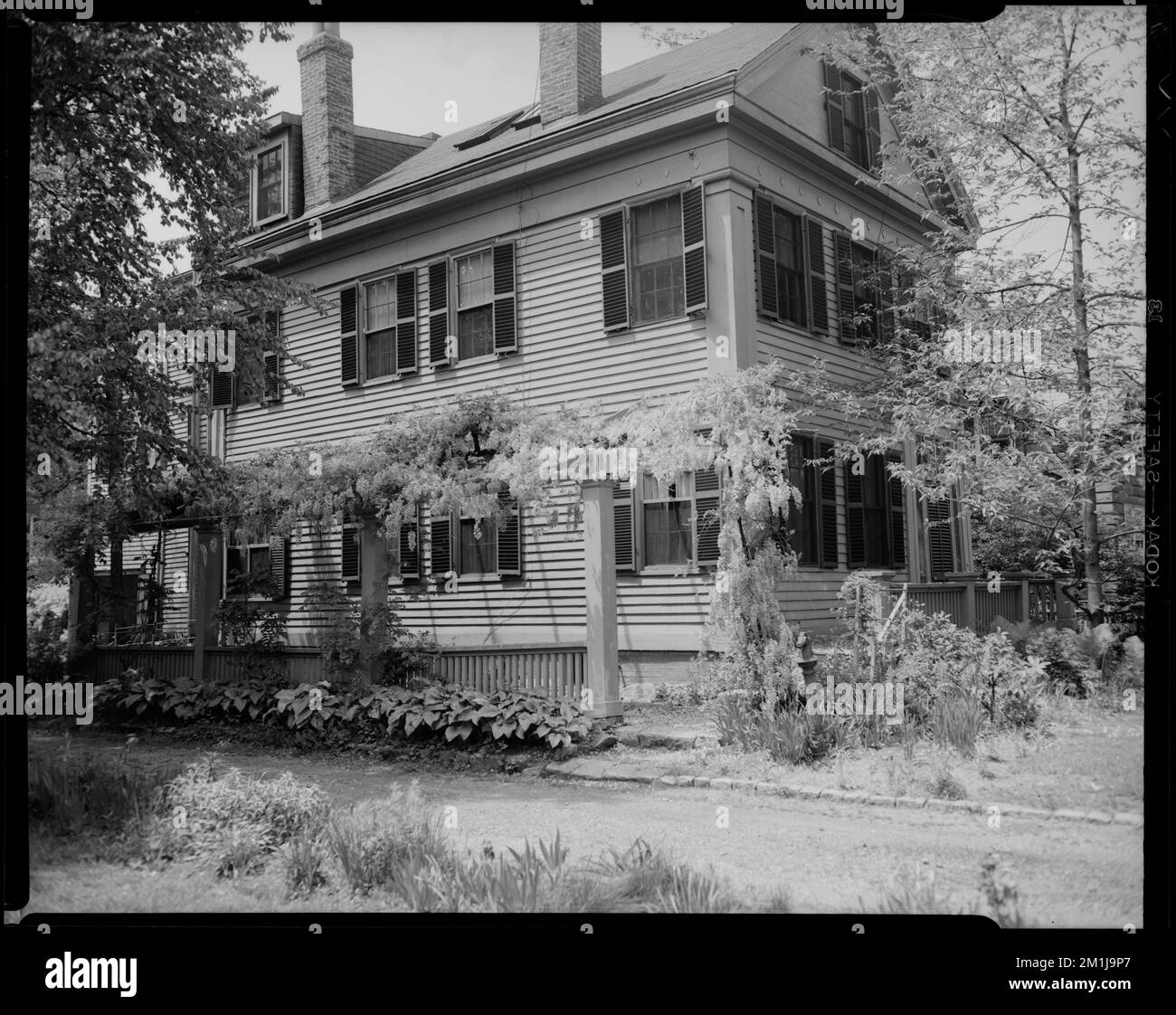 52, rue Eliot, Ja. 4-1911. Fleurs de wisteria , Maisons, fleurs. Collection Leon Abdalian Banque D'Images
