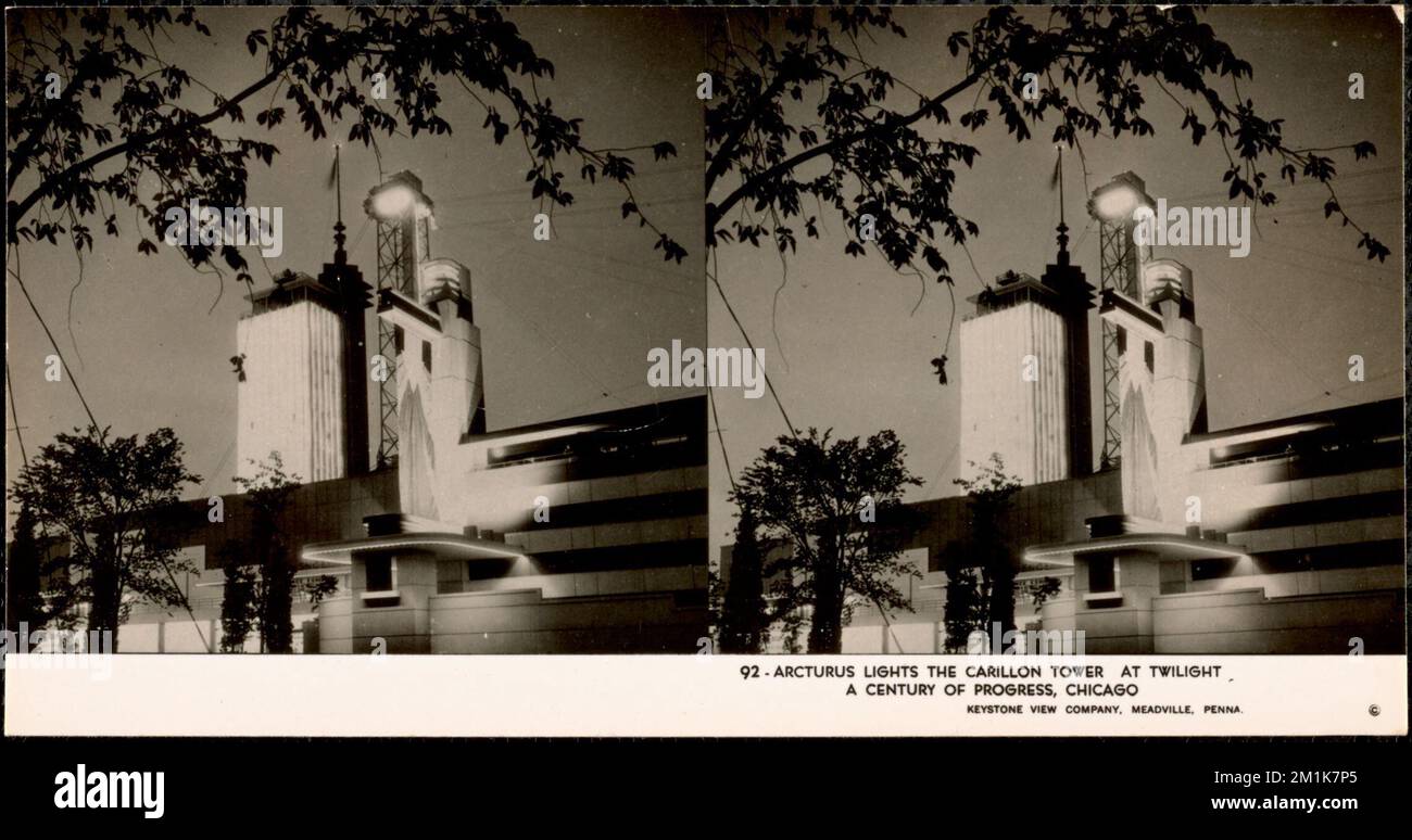 Arcturus illumine la Tour Carillon au crépuscule , bâtiments d'exposition, Century of Progress exposition internationale 1933-1934 : Chicago, Illinois. Banque D'Images