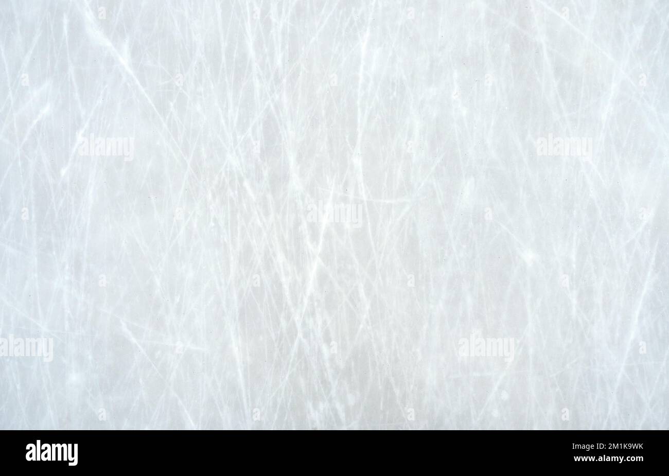 Texture de glace naturelle, glace rayée sur la patinoire, vue du dessus Banque D'Images