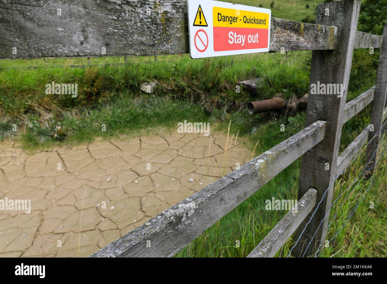 Un panneau d'avertissement indiquant « danger - Quicksand », « sortie », Angleterre, Royaume-Uni Banque D'Images