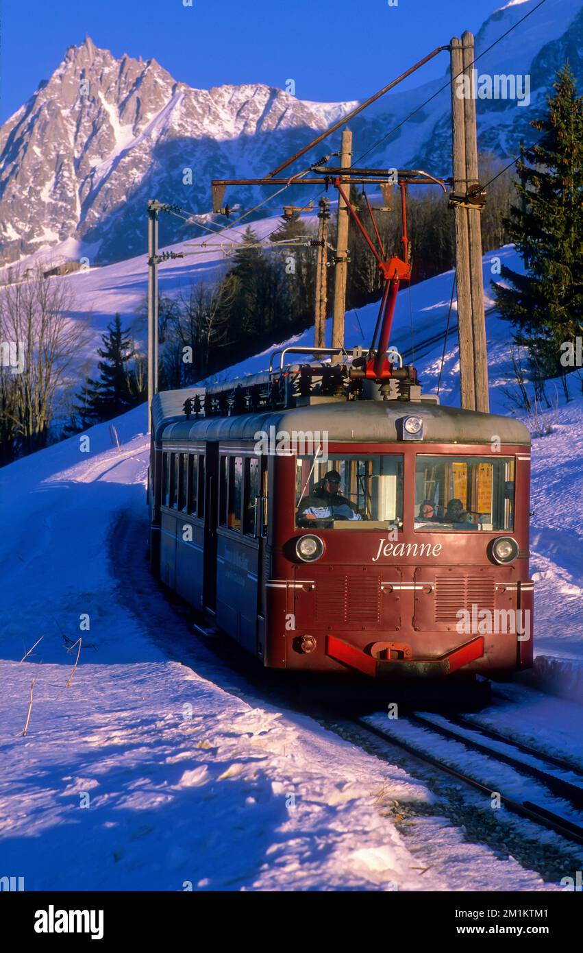 France haute-Savoie (74) Saint-Gervais/les Houches, tramway du Mont blanc passant par Voza et le pic du midi Banque D'Images