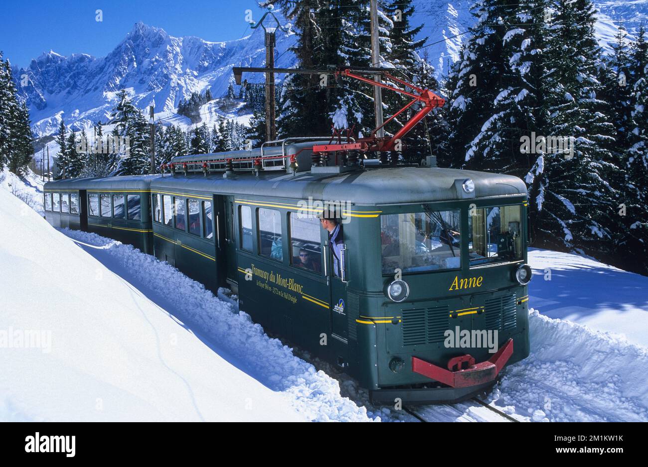 France haute-Savoie (74) Saint-Gervais/les Houches, tramway du Mont blanc passant par Voza et Mont-blanc du Tacul Banque D'Images