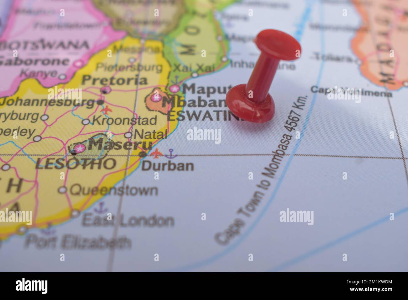 Punaise rouge pointant sur l'emplacement de la carte du monde eSwatini vue rapprochée stock Photograph Banque D'Images