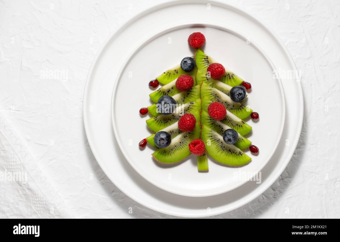 Arbre de Noël comestible drôle, idée de petit déjeuner de Noël pour les enfants. Copier l'espace Banque D'Images