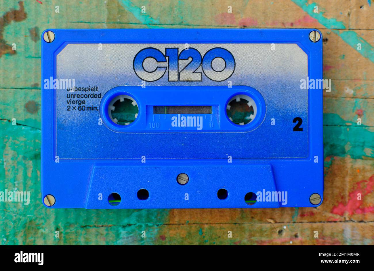L'ancienne cassette forme les années 70 sur fond grind, sur fond plat, sur l'espace de copie Banque D'Images