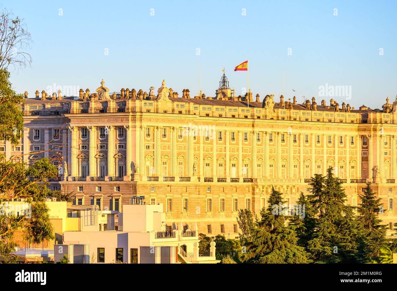 Palais royal de Madrid pendant les heures de crépuscule. Architecture extérieure du bâtiment. Banque D'Images