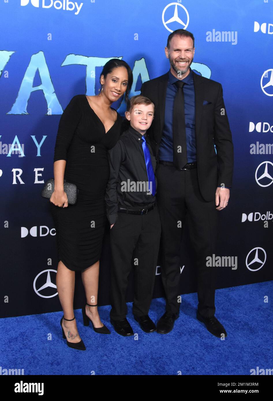 Hollywood, Californie, États-Unis 12th décembre 2022 le concepteur de production Dylan Cole et sa famille assistent à 20th Century Studio 'Avatar 2: The Way of Water' U.S. Première au Dolby Theatre on 12 décembre 2022 à Hollywood, Californie, États-Unis. Photo de Barry King/Alay Live News Banque D'Images