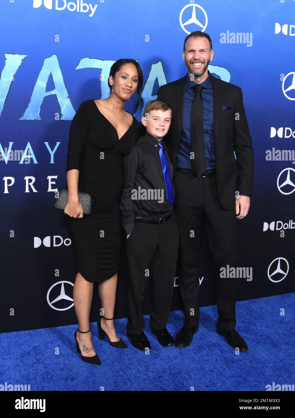 Hollywood, Californie, États-Unis 12th décembre 2022 le concepteur de production Dylan Cole et sa famille assistent à 20th Century Studio 'Avatar 2: The Way of Water' U.S. Première au Dolby Theatre on 12 décembre 2022 à Hollywood, Californie, États-Unis. Photo de Barry King/Alay Live News Banque D'Images