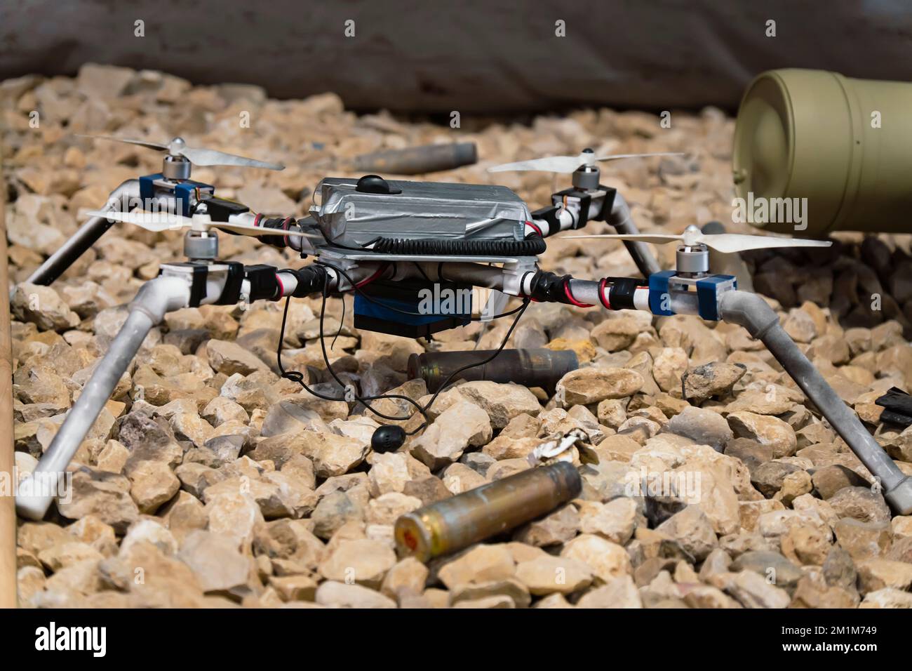 Un quadricoptère fait maison avec une bombe faite maison par des militants syriens. Banque D'Images