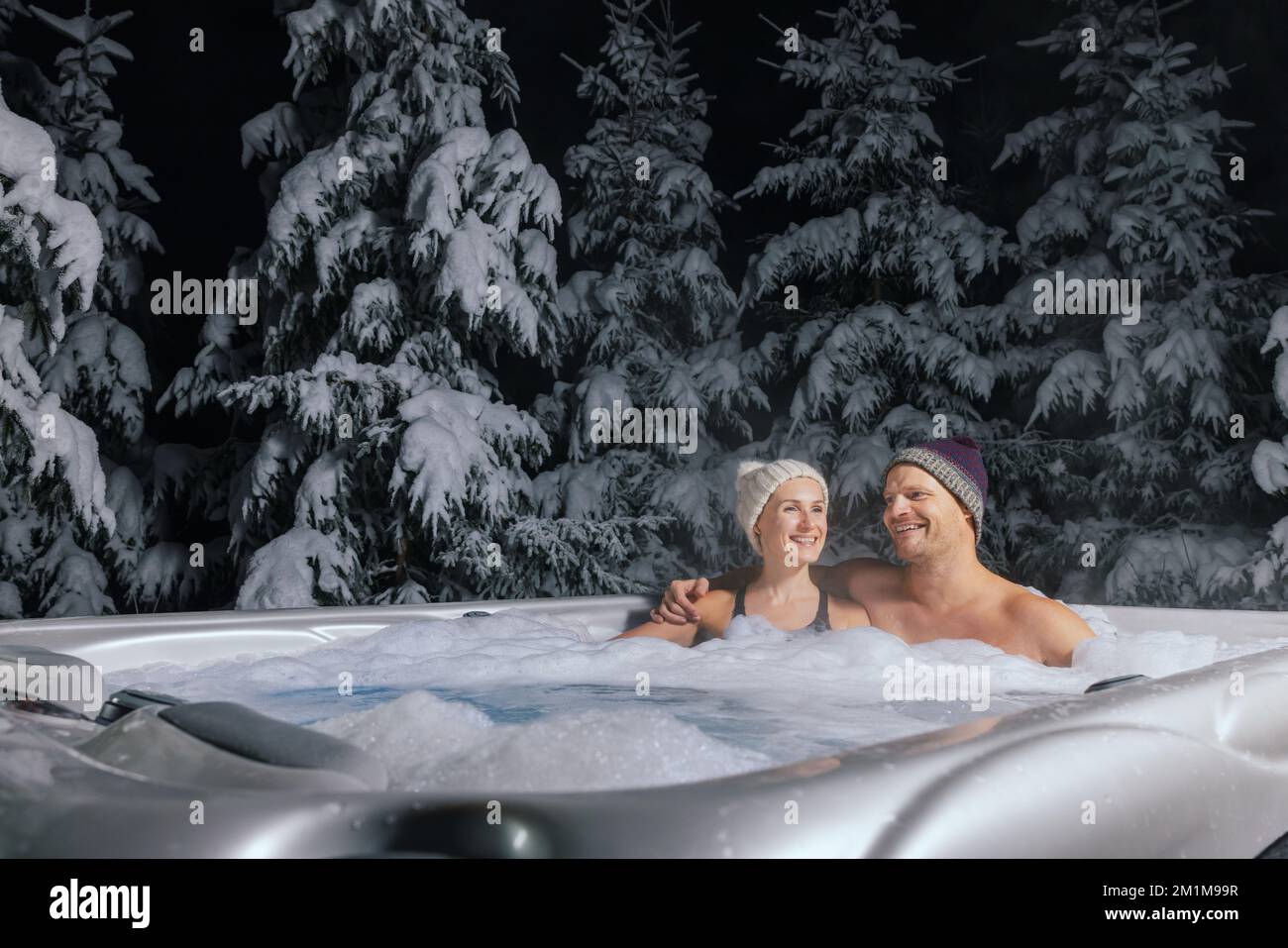 Jacuzzi spa romantique Banque de photographies et d’images à haute résolution Alamy