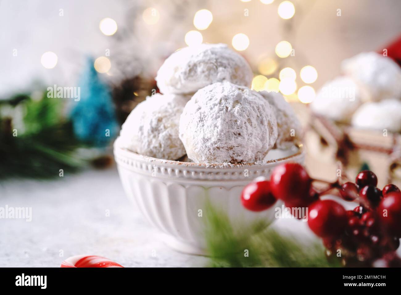 Snowball fait maison ou biscuits mexicains de mariage sur fond de vacances, foyer sélectif Banque D'Images