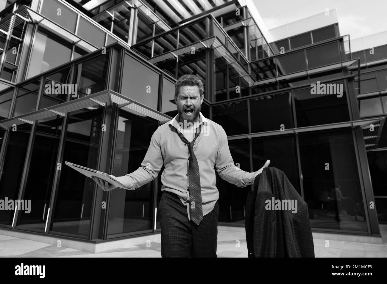 fiasco, effondrement des affaires, homme d'affaires surtravaillé, frustré par le problème. Banque D'Images