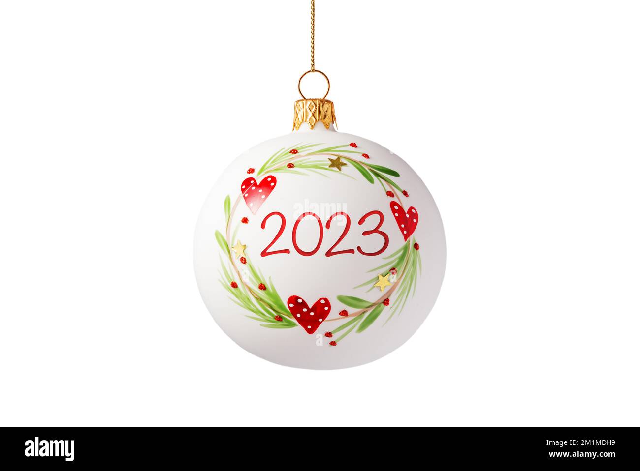 2023 Bonne Année. Boule décorée d'un arbre de Noël isolée sur fond