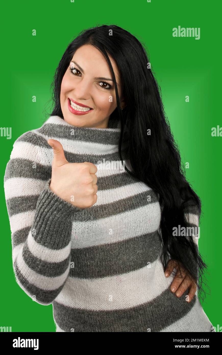 Portrait of beautiful brunette woman avec un grand sourire montrant Thumbs up sign isolé sur fond blanc et copy space Banque D'Images