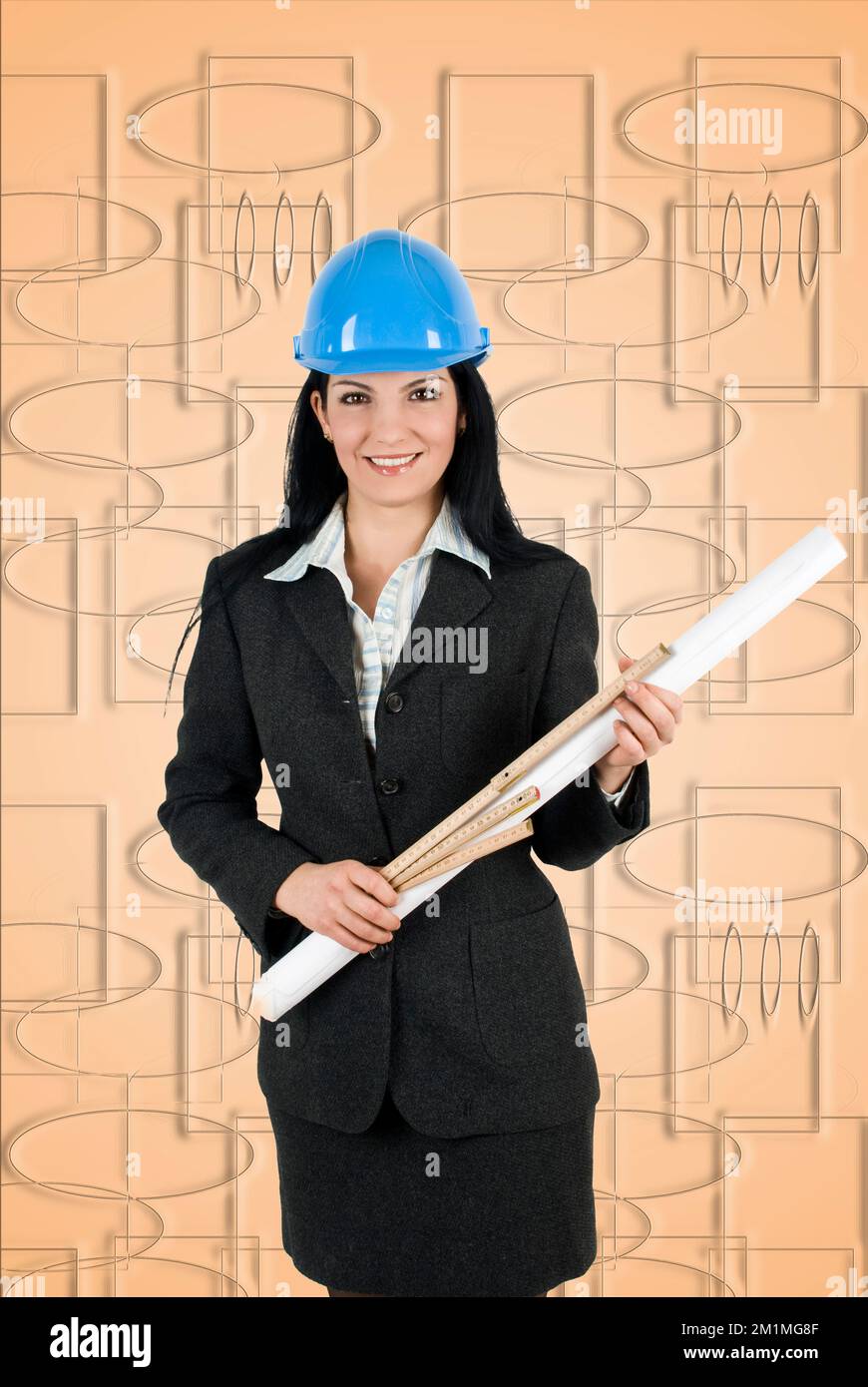 Jeune femme avec un casque bleu de l'architecte et de projet Banque D'Images