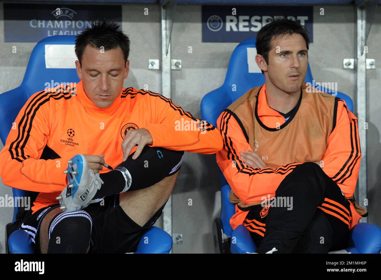 20111101 - GENK, BELGIQUE : John Terry de Chelsea et Frank Lampard de Chelsea photographiés lors du quatrième match de la Ligue des Champions, dans le groupe E, entre KRC Genk et Chelsea FC, mardi 01 novembre 2011, à Genk, Belgique. BELGA PHOTO YORICK JANSENS Banque D'Images