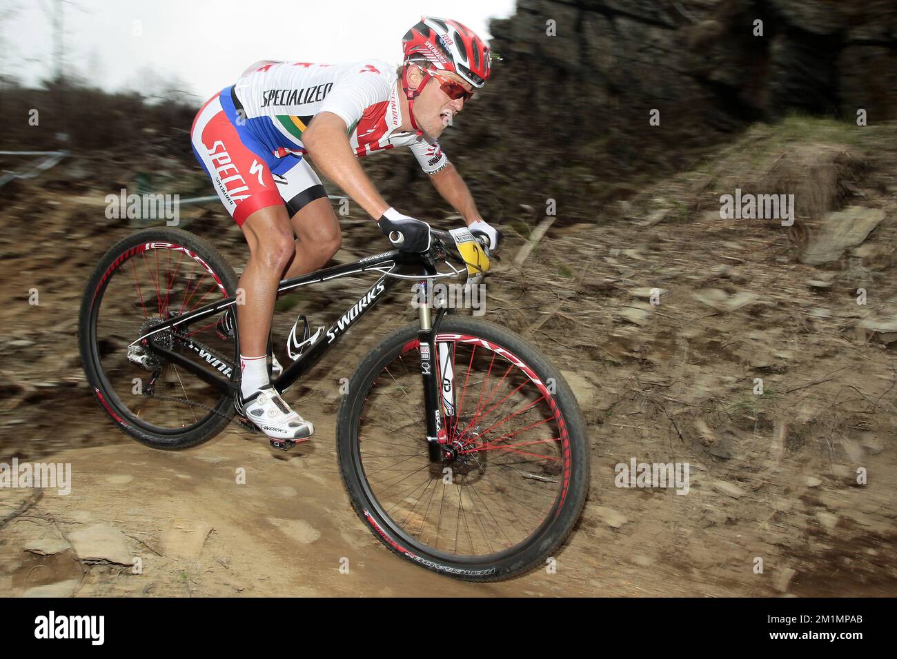 20120415 - HOUFFALIZE, BELGIQUE : Burry Stander sud-africain en action pendant la course d'élite masculine de la coupe du monde de Mountainbike de l'UCI à Houffalize, dimanche 15 avril 2012. BELGA PHOTO PETER DECONINCK Banque D'Images