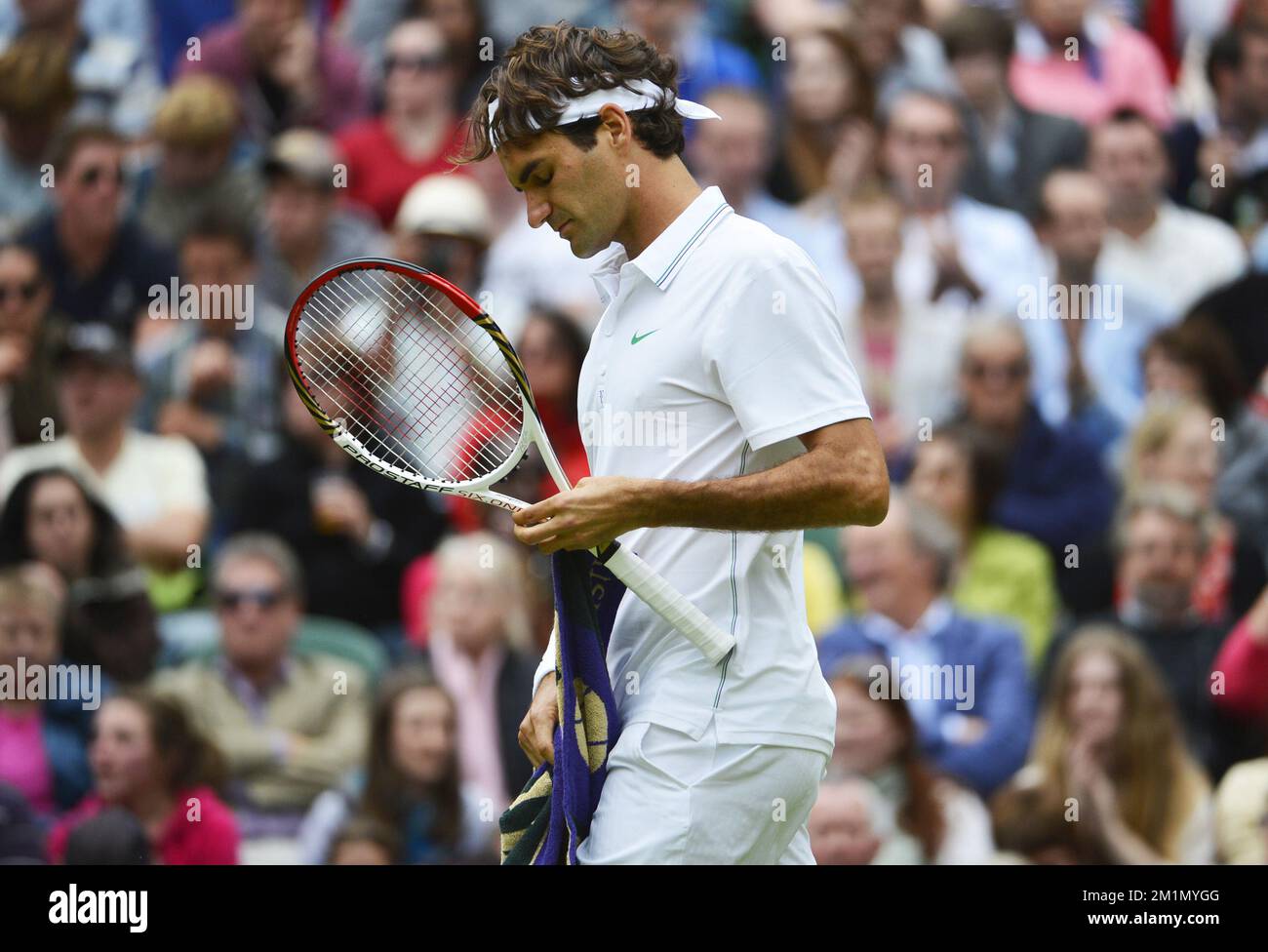 20120702 - LONDRES, ROYAUME-UNI: Le Suisse Roger Federer réagit lors du  match final masculin 1/8 entre le belge Xavier Malisse (ATP 75) et le  suisse Roger Federer (ATP 3) lors du tournoi
