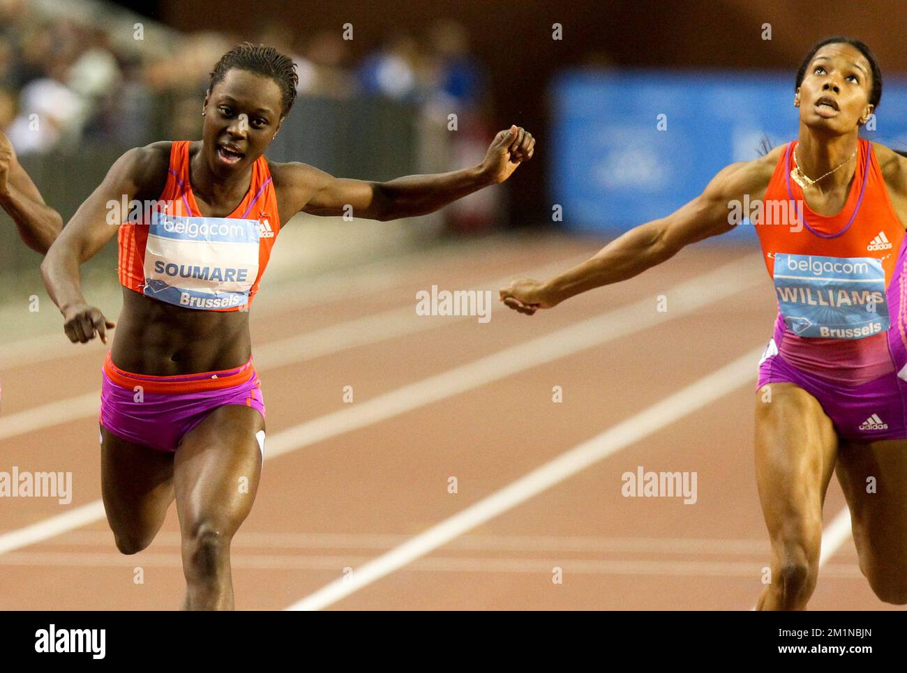 20120907 - BRUXELLES, BELGIQUE: Français Myriam Soumare remporte l'événement femmes 200m à la rencontre de la Ligue des diamants Ivo Van Damme, au stade du Roi Baudouin (Boudewijnstadion/ Stade Roi Baudouin) à Bruxelles, le vendredi 07 septembre 2012. BELGA PHOTO VIRGINIE LEFOUR Banque D'Images