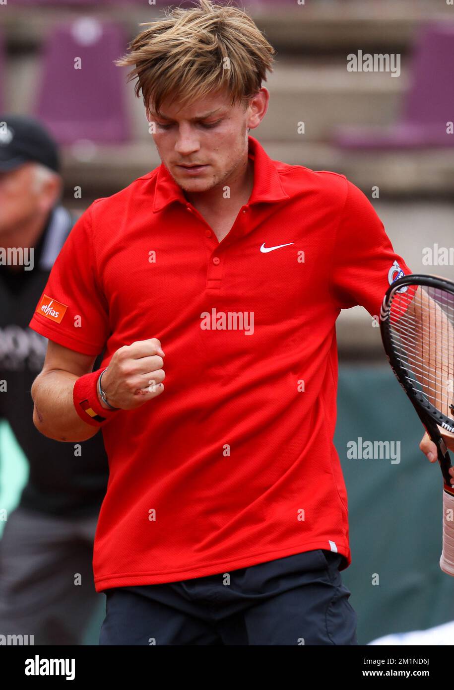 20120914 - BRUXELLES, BELGIQUE: David Goffin Belge célèbre lors du deuxième match de la coupe Davis entre la Belgique et la Suède, pour le Groupe mondial au Royal Primerose tennis Club à Bruxelles, le vendredi 14 septembre 2012. David Goffin belge (ATP 56) et Andreas Vinciguerra suédois jouent le deuxième des cinq matchs. BELGA PHOTO VIRGINIE LEFOUR Banque D'Images