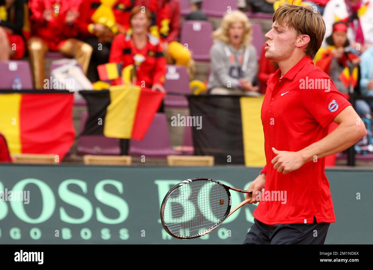 20120914 - BRUXELLES, BELGIQUE: David Goffin Belge célèbre lors du deuxième match de la coupe Davis entre la Belgique et la Suède, pour le Groupe mondial au Royal Primerose tennis Club à Bruxelles, le vendredi 14 septembre 2012. Le belge David Goffin (ATP 56) et le suédois Andreas Vinciguerra jouent le deuxième du cinquième match. BELGA PHOTO VIRGINIE LEFOUR Banque D'Images