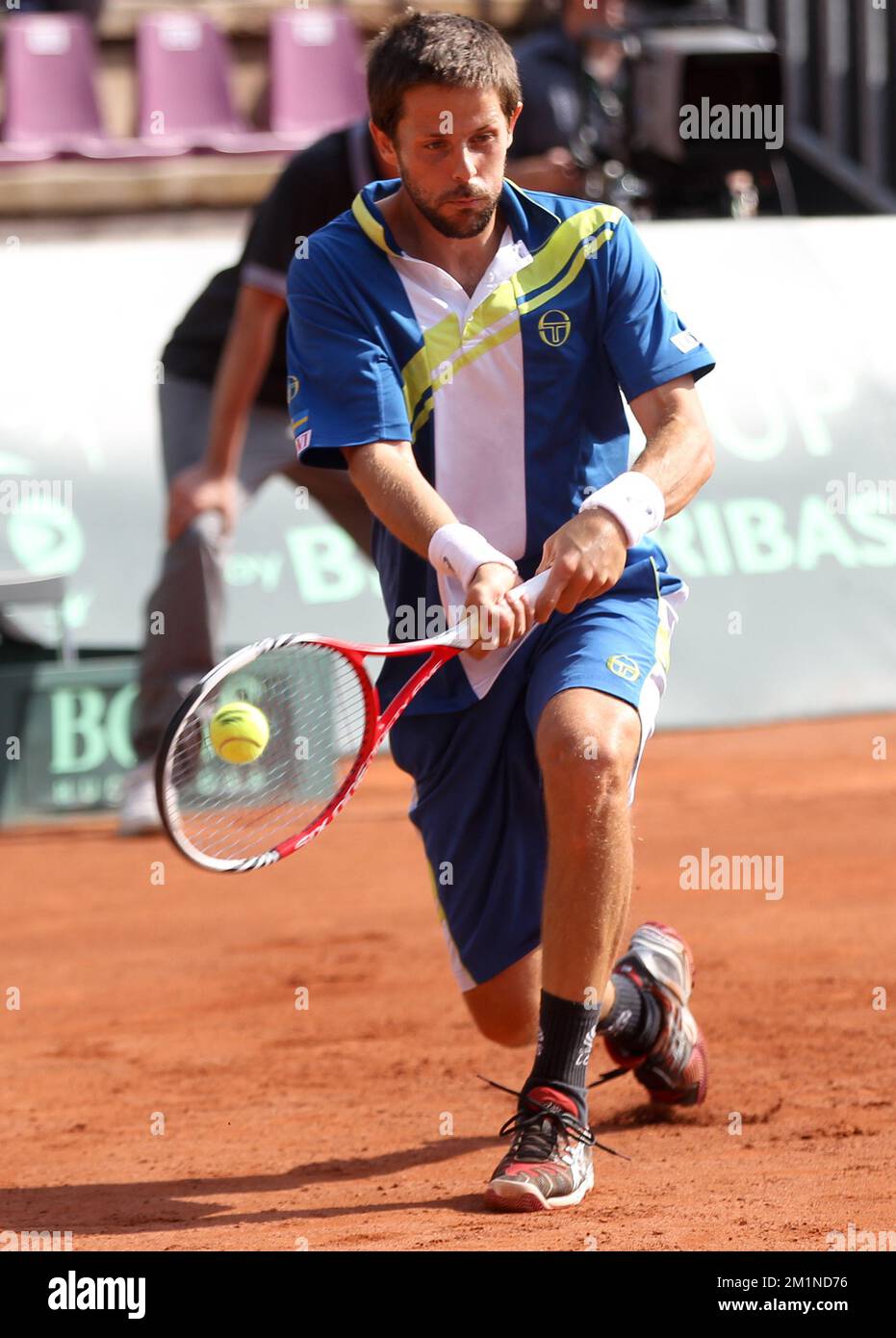 20120916 - BRUXELLES, BELGIQUE : Vinciguerra suédoise photographié pendant le cinquième match de la coupe Davis entre la Belgique et la Suède, pour le Groupe mondial au Royal Primerose tennis Club à Bruxelles, dimanche 16 septembre 2012. Belge Steve Darcis joue le dernier des cinq jeux contre le suédois Andreas Vinciguerra. La Belgique a remporté les trois premiers matchs et est qualifiée pour le groupe mondial de la coupe Davis. BELGA PHOTO VIRGINIE LEFOUR Banque D'Images