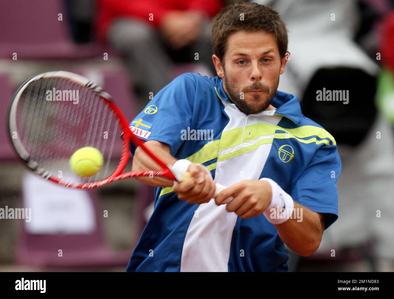 20120914 - BRUXELLES, BELGIQUE: Suédois Andreas Vinciguerra en action pendant le deuxième match de la coupe Davis entre la Belgique et la Suède, pour le Groupe mondial au Royal Primerose tennis Club à Bruxelles, le vendredi 14 septembre 2012. David Goffin belge (ATP 56) et Andreas Vinciguerra suédois jouent le deuxième des cinq matchs. BELGA PHOTO VIRGINIE LEFOUR Banque D'Images