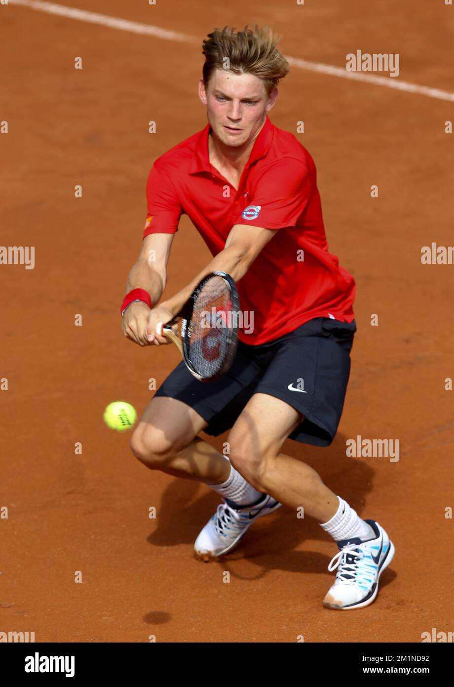 20120914 - BRUXELLES, BELGIQUE: David Goffin belge en action pendant le deuxième match de la coupe Davis entre la Belgique et la Suède, pour le Groupe mondial au Royal Primerose tennis Club à Bruxelles, le vendredi 14 septembre 2012. David Goffin belge (ATP 56) et Andreas Vinciguerra suédois jouent le deuxième des cinq matchs. BELGA PHOTO VIRGINIE LEFOUR Banque D'Images