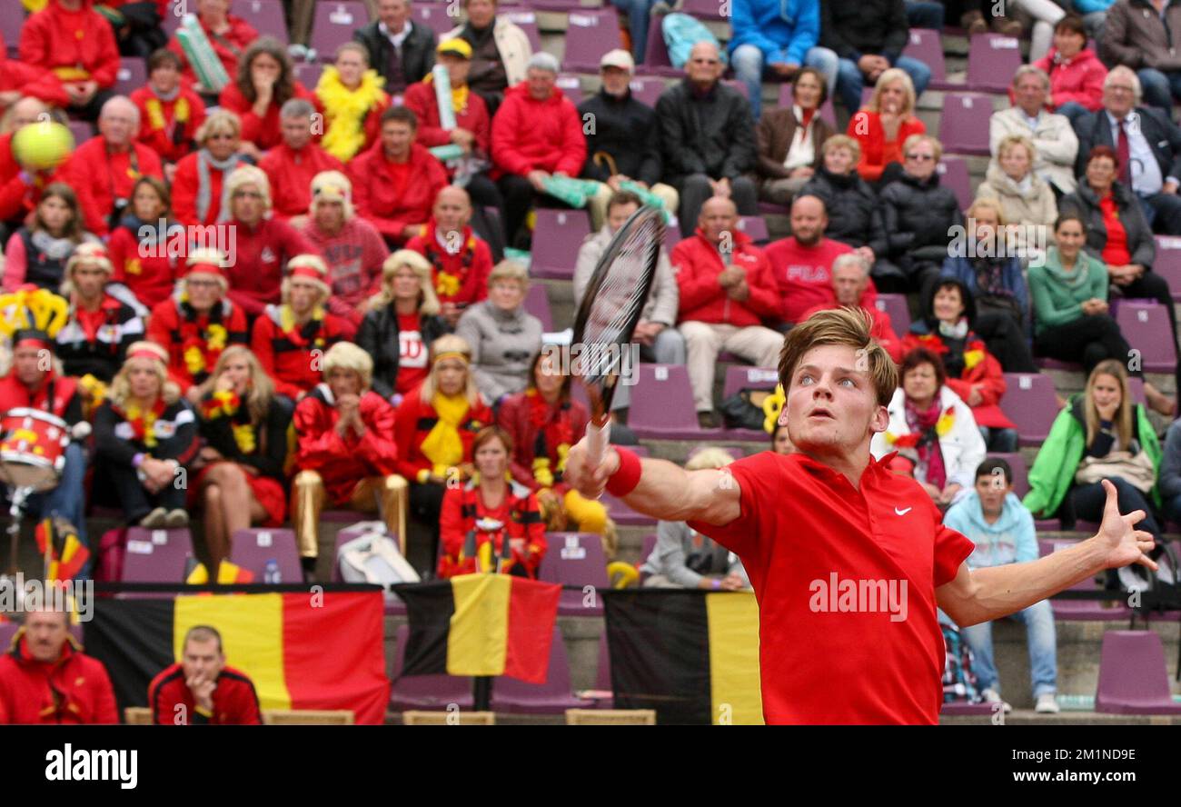 20120914 - BRUXELLES, BELGIQUE: David Goffin belge photographié pendant le deuxième match de la coupe Davis entre la Belgique et la Suède, pour le Groupe mondial au Royal Primerose tennis Club à Bruxelles, le vendredi 14 septembre 2012. Le belge David Goffin (ATP 56) et le suédois Andreas Vinciguerra jouent le deuxième du cinquième match. BELGA PHOTO VIRGINIE LEFOUR Banque D'Images