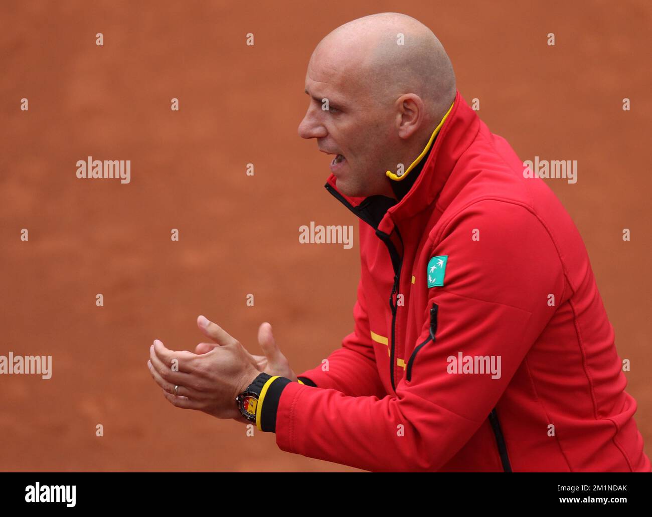20120914 - BRUXELLES, BELGIQUE : Johan Van Herck, capitaine de la coupe Davis, célèbre lors du deuxième match de la coupe Davis entre la Belgique et la Suède, pour le Groupe mondial au Royal Primerose tennis Club à Bruxelles, le vendredi 14 septembre 2012. David Goffin belge (ATP 56) et Andreas Vinciguerra suédois jouent le deuxième des cinq matchs. BELGA PHOTO VIRGINIE LEFOUR Banque D'Images