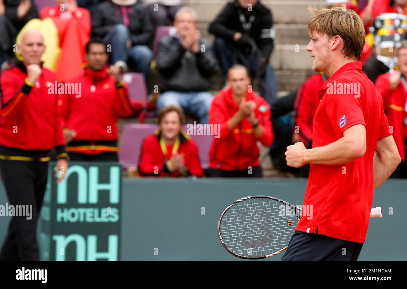 20120914 - BRUXELLES, BELGIQUE: David Goffin Belge célèbre lors du deuxième match de la coupe Davis entre la Belgique et la Suède, pour le Groupe mondial au Royal Primerose tennis Club à Bruxelles, le vendredi 14 septembre 2012. Le belge David Goffin (ATP 56) et le suédois Andreas Vinciguerra jouent le deuxième du cinquième match. BELGA PHOTO VIRGINIE LEFOUR Banque D'Images