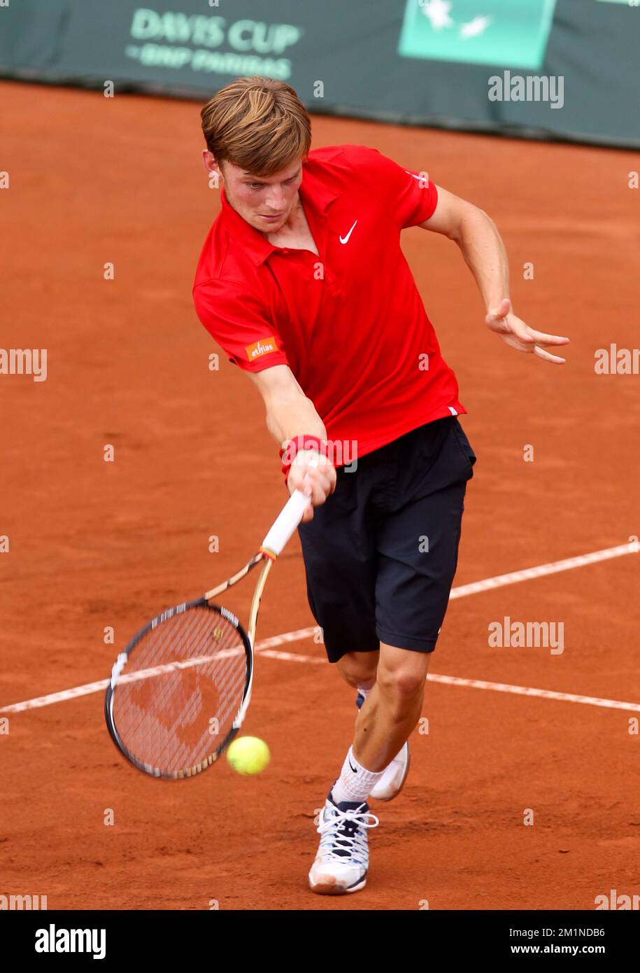 20120914 - BRUXELLES, BELGIQUE: David Goffin belge en action pendant le deuxième match de la coupe Davis entre la Belgique et la Suède, pour le Groupe mondial au Royal Primerose tennis Club à Bruxelles, le vendredi 14 septembre 2012. David Goffin belge (ATP 56) et Andreas Vinciguerra suédois jouent le deuxième des cinq matchs. BELGA PHOTO VIRGINIE LEFOUR Banque D'Images