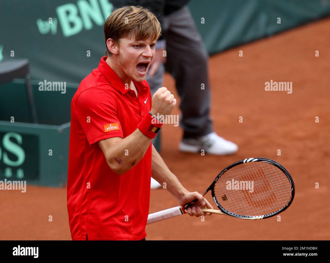 20120914 - BRUXELLES, BELGIQUE: David Goffin Belge célèbre lors du deuxième match de la coupe Davis entre la Belgique et la Suède, pour le Groupe mondial au Royal Primerose tennis Club à Bruxelles, le vendredi 14 septembre 2012. Le belge David Goffin (ATP 56) et le suédois Andreas Vinciguerra jouent le deuxième du cinquième match. BELGA PHOTO VIRGINIE LEFOUR Banque D'Images