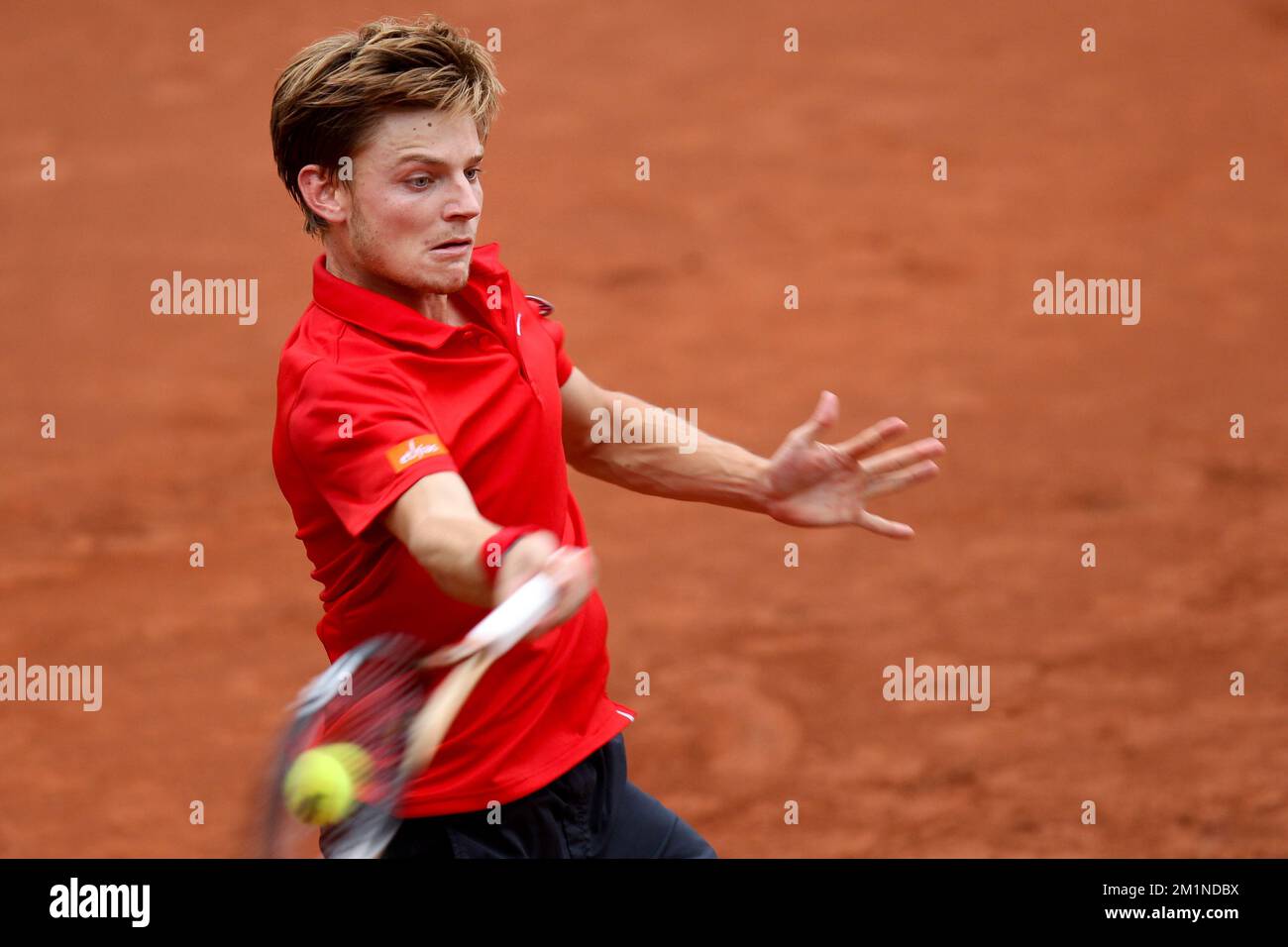 20120914 - BRUXELLES, BELGIQUE: David Goffin belge en action pendant le deuxième match de la coupe Davis entre la Belgique et la Suède, pour le Groupe mondial au Royal Primerose tennis Club à Bruxelles, le vendredi 14 septembre 2012. David Goffin belge (ATP 56) et Andreas Vinciguerra suédois jouent le deuxième des cinq matchs. BELGA PHOTO VIRGINIE LEFOUR Banque D'Images