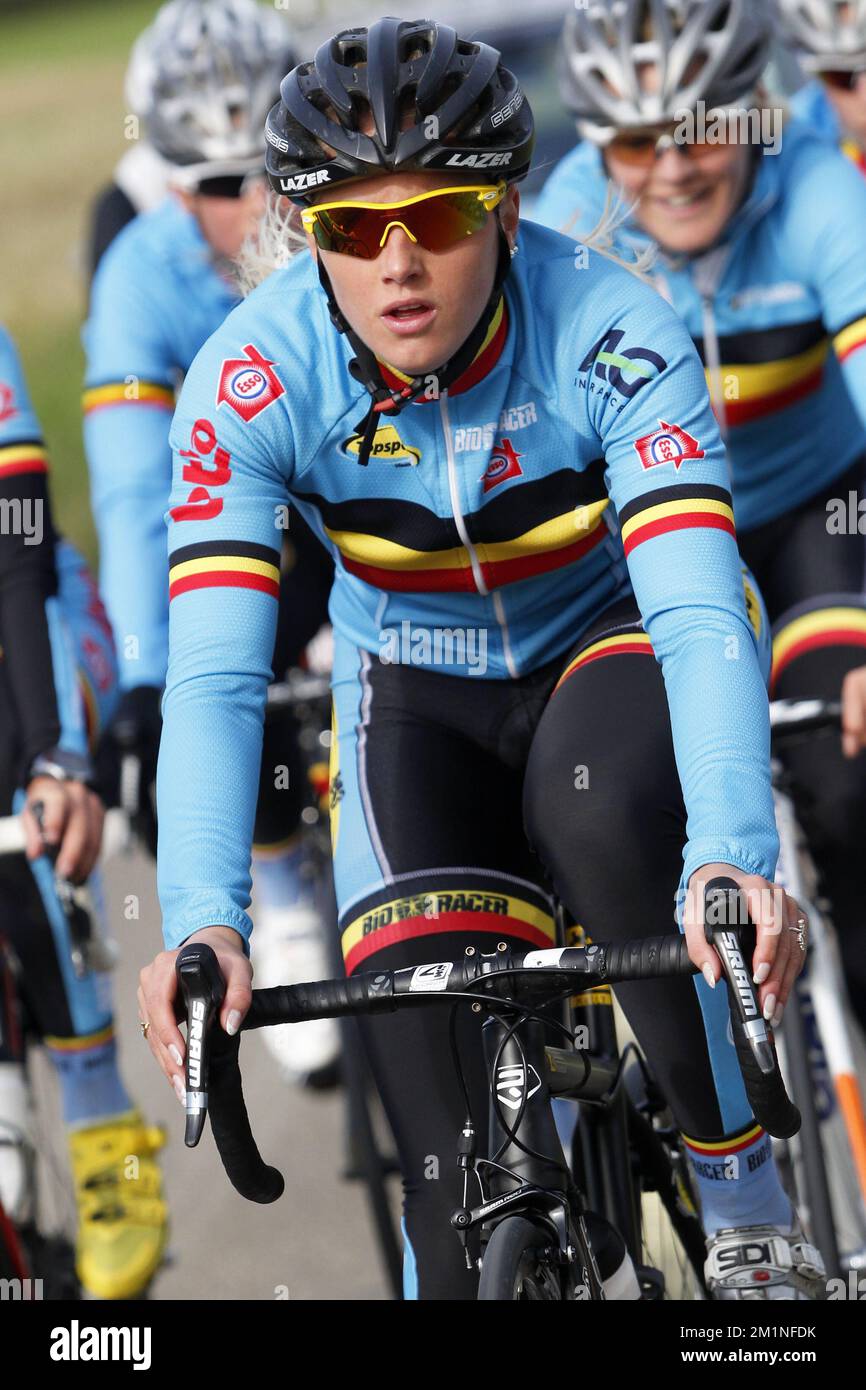 20120920 - VALKENBURG, PAYS-BAS: Cycliste belge Kelly Druyts photographié lors d'une séance d'entraînement avant la course sur route aux Championnats du monde de cyclisme sur route de l'UCI, jeudi 20 septembre 2012 à Valkenburg, pays-Bas. BELGA PHOTO KRISTOF VAN ACCOM Banque D'Images