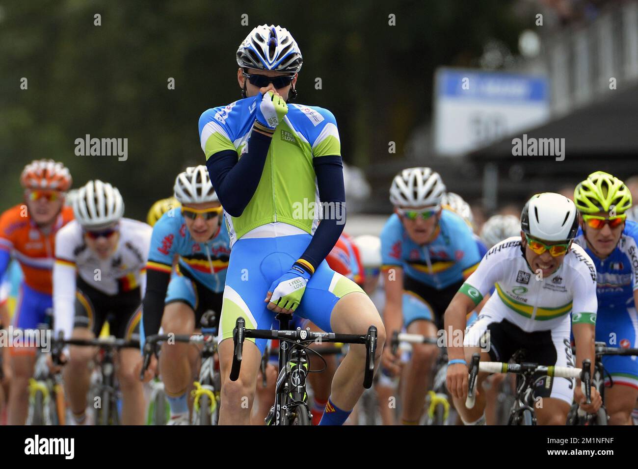 20120923 - VALKENBURG, PAYS-BAS: Slovène Matej Mohoric remporte la course junior masculine de 129km aux Championnats du monde de cyclisme sur route UCI à Valkenburg, pays-Bas, dimanche 23 septembre 2012. BELGA PHOTO DIRK WAEM Banque D'Images