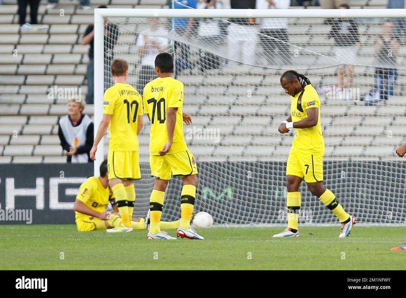 20120920 - BORDEAUX, FRANCE : les joueurs du Club semblent découragés alors que Bordeaux marque le but 1-0 lors de la première partie du match du premier tour de l'Europa League entre l'équipe belge de football de première division Club Brugge et l'équipe française FC Girondins de Bordeaux, à Bordeaux, en France, le jeudi 20 septembre 2012. BELGA PHOTO BRUNO FAHY Banque D'Images