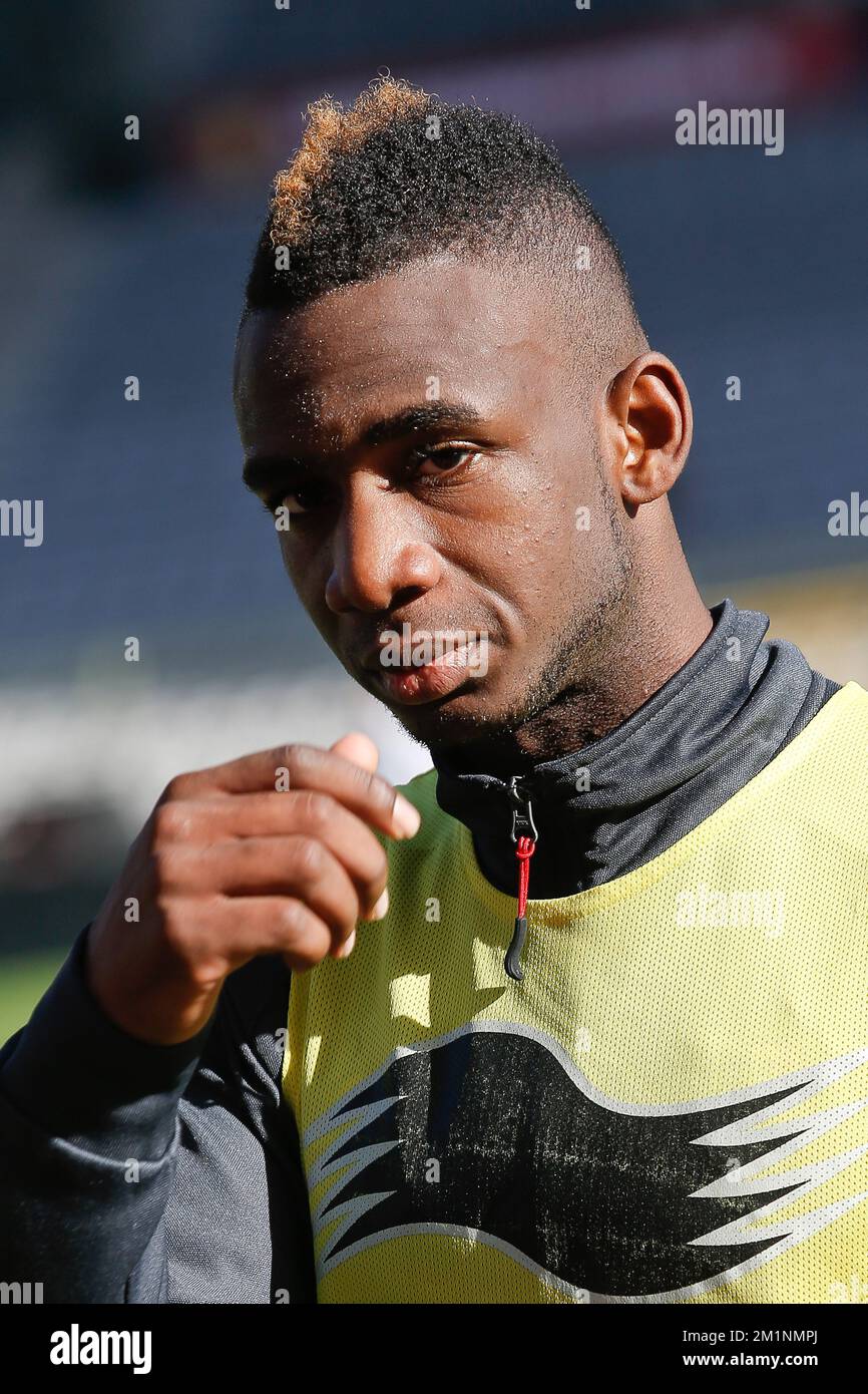 20121015 - BRUXELLES, BELGIQUE: Petit-Pele de Belgique Ilombe Mboyo photographié lors d'une session d'entraînement des Red Devils, l'équipe nationale belge de football, lundi 15 octobre 2012 au Stade du Roi Baudouin (Stade Roi Baudouin/Koning Boudewijnstadion), à Bruxelles. L'équipe joue son quatrième match de qualification pour les Championnats du monde de football 2014, contre l'Ecosse demain et est actuellement le chef de son groupe. BELGA PHOTO BRUNO FAHY Banque D'Images
