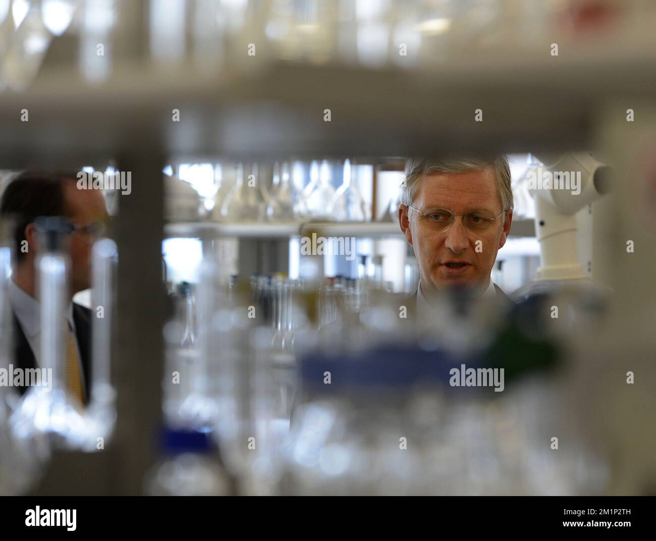 20121119 - PERTH, AUSTRALIE : Prince héritier Philippe de Belgique photographié lors d'une visite de laboratoire à l'Université Curtin le deuxième jour d'une mission économique en Australie et en Nouvelle-Zélande, le lundi 19 novembre 2012. BELGA PHOTO ERIC LALMAND Banque D'Images