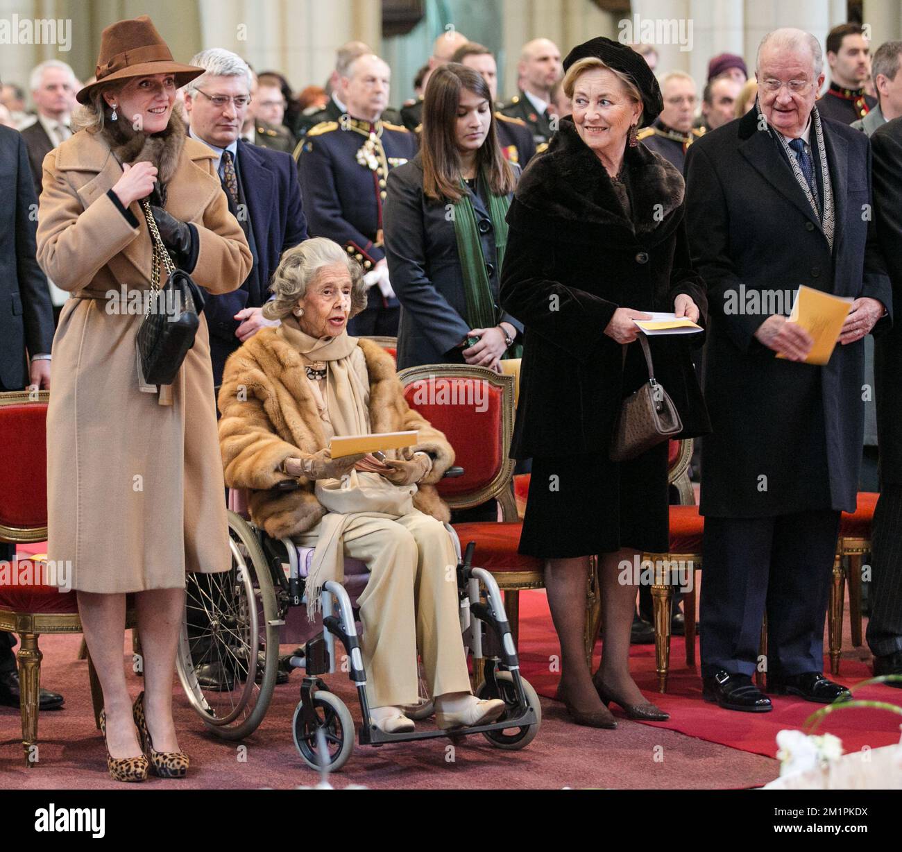 La princesse Astrid de Belgique, la reine Fabiola de Belgique, la princesse Astrid de Belgique et le roi Albert II de Belgique assistent à une messe spéciale pour commémorer les membres décédés de la famille royale belge, à l'onze-Lieve-Vrouwkerk - Eglise notre-Dame, à Laeken-Laken, Bruxelles. Banque D'Images