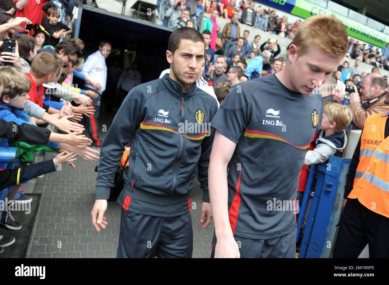 Eden Hazard en Belgique et Kevin de Bruyne en Belgique ont photographié au début d'une session de formation de l'équipe nationale de football belge, le lundi 03 juin 2013 à Genk. Les Red Devils se préparent à leur jeu de qualification pour la coupe du monde de la FIFA 2014 contre la Serbie sur 7 juin. Banque D'Images