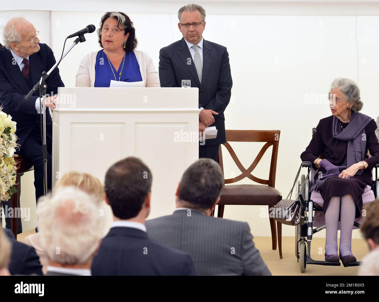 De gauche à droite, le président du Concours de la Reine Elisabeth, Jean-Pierre de Launoit, Sandra de Preter, PDG du VRT, Jean-Paul Philippot, administrateur général de la RTBF et de la Reine Fabiola de Belgique, photographiés lors d'une cérémonie de remise des prix des lauréats du Concours de piano de la Reine Elisabeth 2013 à la Chapelle musicale de la Reine Elisabeth (Chapelle musicale Reine Elisabeth - Muziekkapel Koningin Elisabeth) à Waterloo, mardi 04 juin 2013. BELGA PHOTO BENOIT DOPPAGNE Banque D'Images