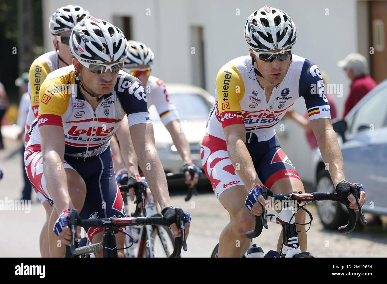 Frederik Willems Belge de Lotto - Belisol et Jurgen Roelandts Belge de Lotto - Belisol photographiés pendant la dixième étape du Tour de France, 197km de Saint-Gildas-des-Bois à Saint-Malo, France. Banque D'Images