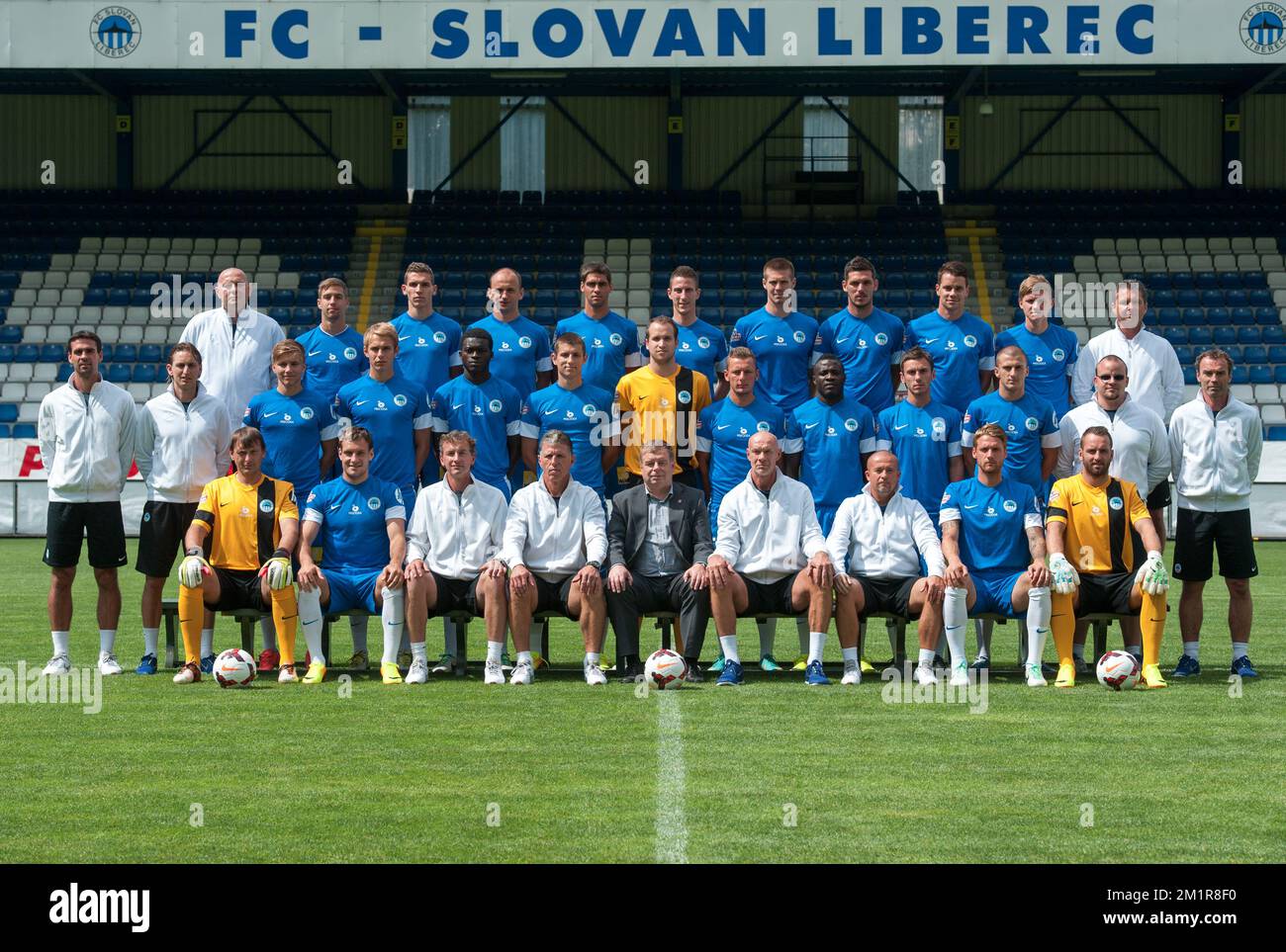 ***CORRECTION*** VEUILLEZ CORRIGER LE NOM DE L'ÉQUIPE AU FC SLOVAN LIBEREC*** FC Slovan Liberec, saison de la ligue tchèque de football 2013/2014. Rangée supérieure de gauche à droite : Michal Konecny(physiothérapeute), Vojtech Hadascok, David Pavelka, Milos Karisik, Lubos Husek, Jiri Fleisman, Jiri Pimpara, Renato Kelic, Ondrej Kusnir, Vladislav Kalitvincev, Pavel Buchvald (médecin), rangée du milieu de gauche à droite : Jan Seifert (vidéasticien), Petr Ulihrach (crème anglaise), Martin Frydek, Lukas Pokorny, Isaac Sackey, Lukas Szabo, Lukas Hrosso, Vladimir Coufal, Dzon Delarge, Sergej Rybalka, Michal Janec, Josef Zalabak (certificat de remise en forme Banque D'Images