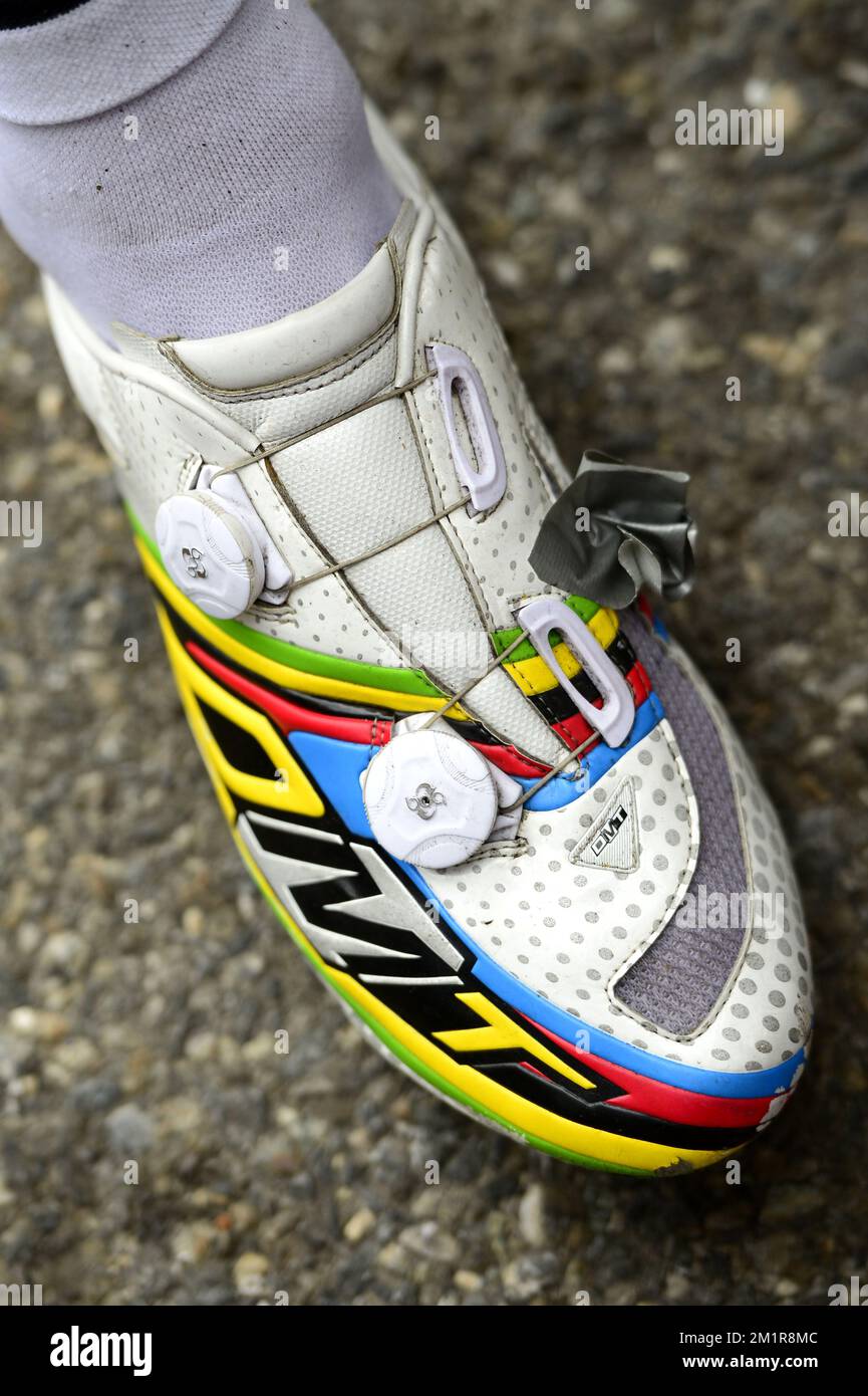 L'illustration montre la chaussure du Belge Philippe Gilbert de BMC Racing  Team après la phase 17th de l'édition 100th de la course cycliste Tour de  France, un essai individuel de 32km d'Embrun
