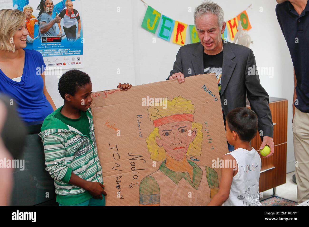 L'américain John McEnroe photographié lors d'une visite du champion de tennis américain John McEnroe à vzw-asbl Jeronimo, une maison d'accueil pour les enfants de 2,5 à 18 ans, le jeudi 15 août 2013, à Gand. John McEnroe participe à Knokke au Optima Open ATP Champions Tour. Banque D'Images