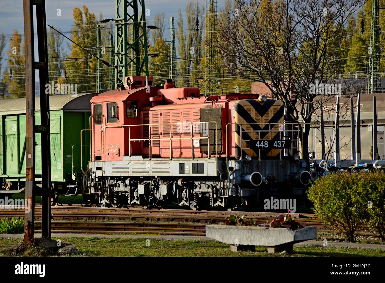 MAV (chemins de fer nationaux hongrois) shunter diesel travaillant à l'usine et au dépôt de Ferencváros, Budapest, Hongrie Banque D'Images