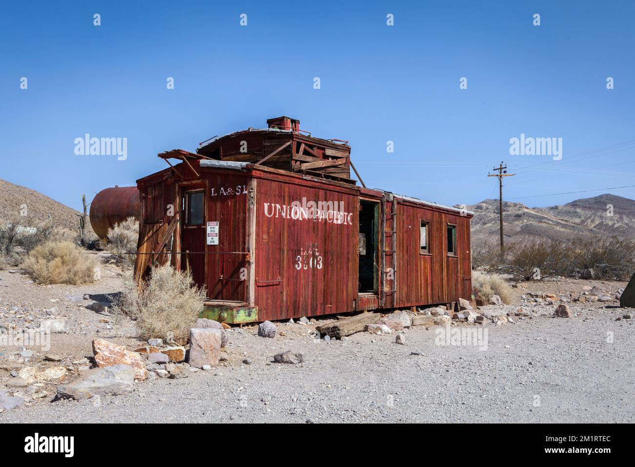 Un camion de chemin de fer abandonné Union Pacific dans la ville fantôme de Rhyolite, dans la vallée de la mort, Nevada. Banque D'Images