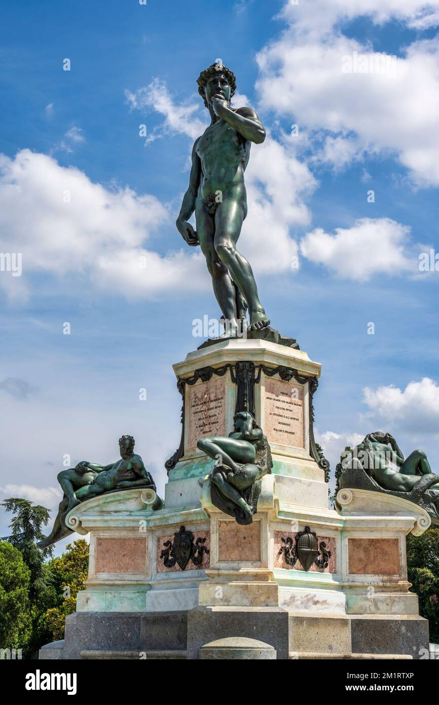 Réplique en bronze du David de Michel-Ange sur la Piazzale Michelangelo à Florence, Toscane, Italie Banque D'Images