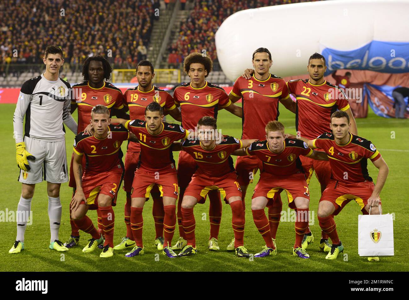 Joueurs belges photographiés au début d'un match de football entre l'équipe nationale belge les Red Devils et l'équipe nationale du pays de Galles au Koning Boudewijn Stadion - Stade Roi Baudouin à Bruxelles, le mardi 15 octobre 2013, dernier match de qualification pour la coupe du monde de la FIFA 2014. Banque D'Images